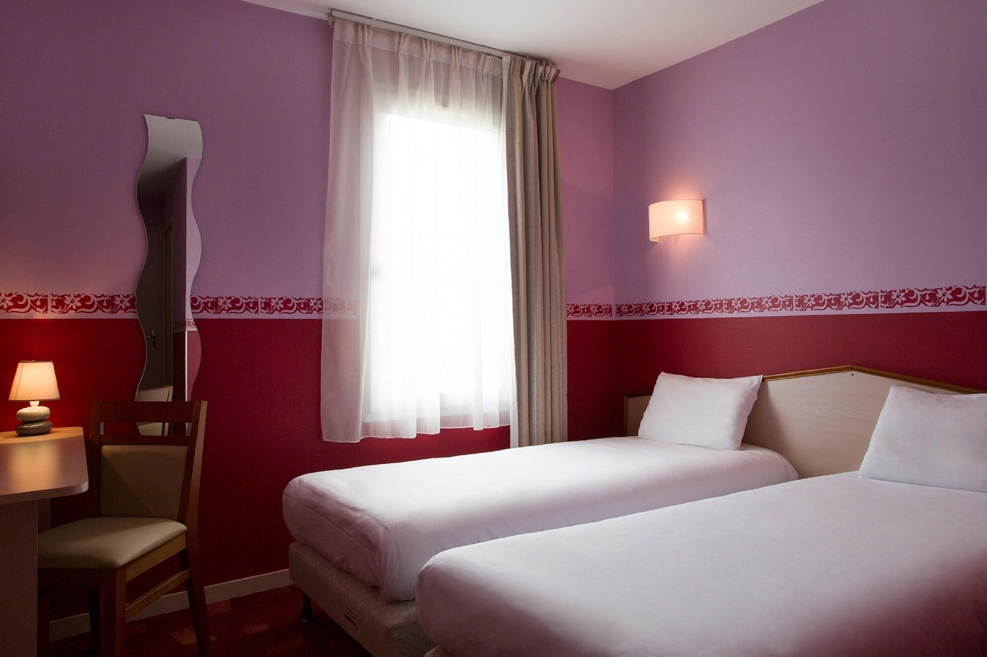 Brit Hotel Le Lion D'Or שינון מראה חיצוני תמונה