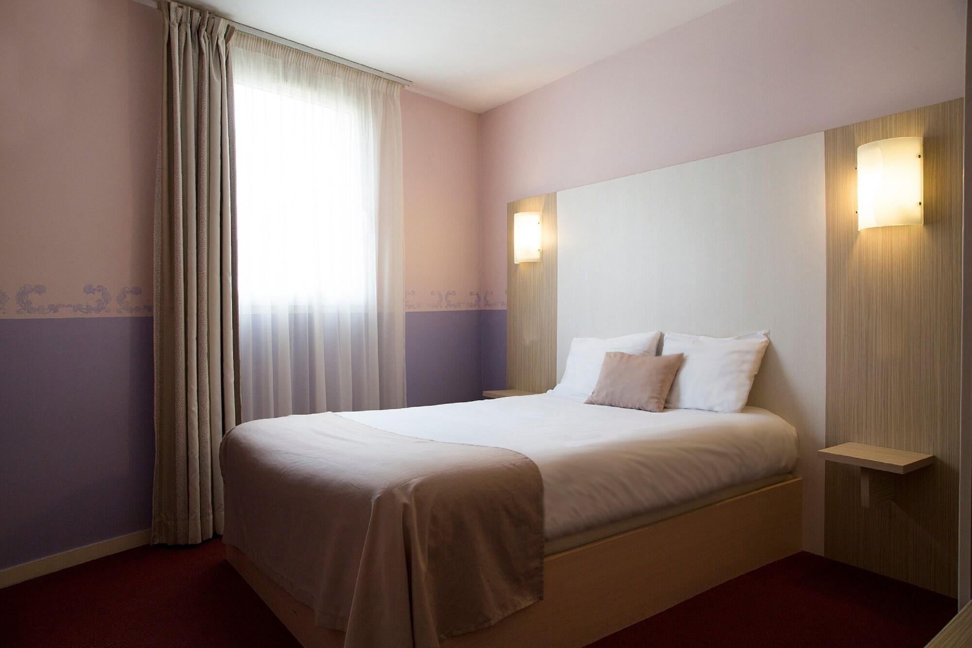 Brit Hotel Le Lion D'Or שינון מראה חיצוני תמונה