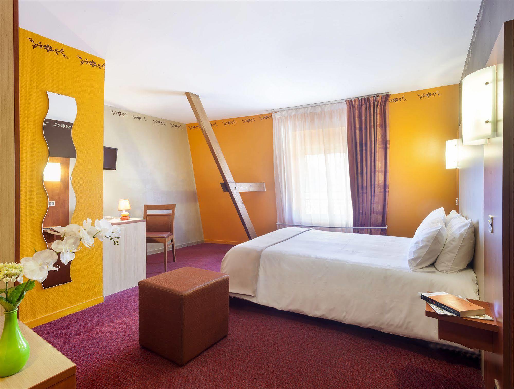 Brit Hotel Le Lion D'Or שינון מראה חיצוני תמונה