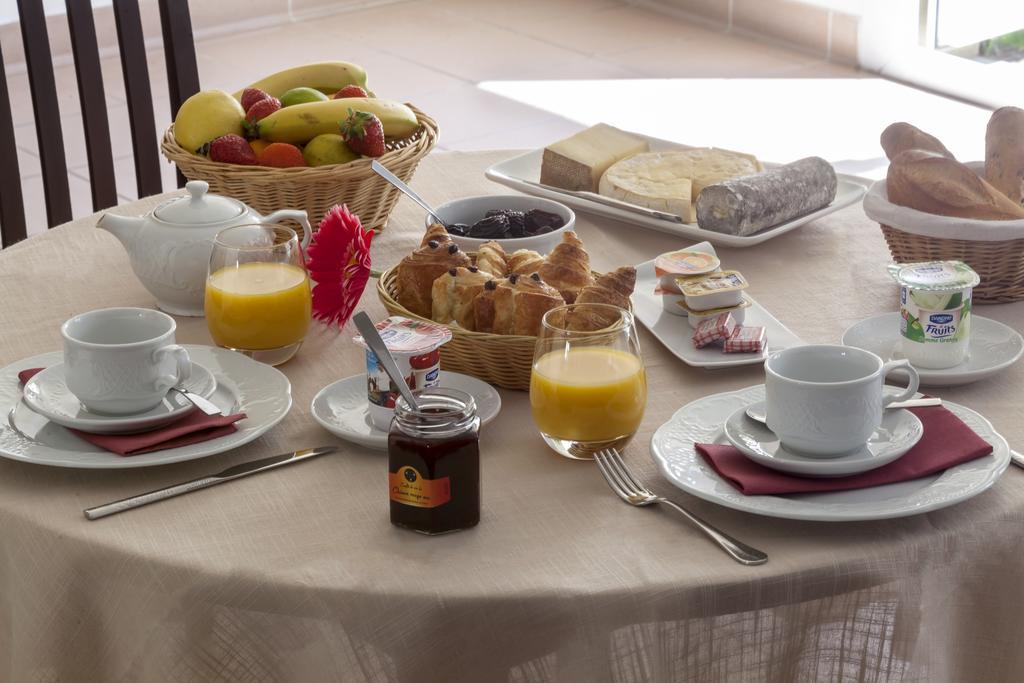 Brit Hotel Le Lion D'Or שינון מראה חיצוני תמונה