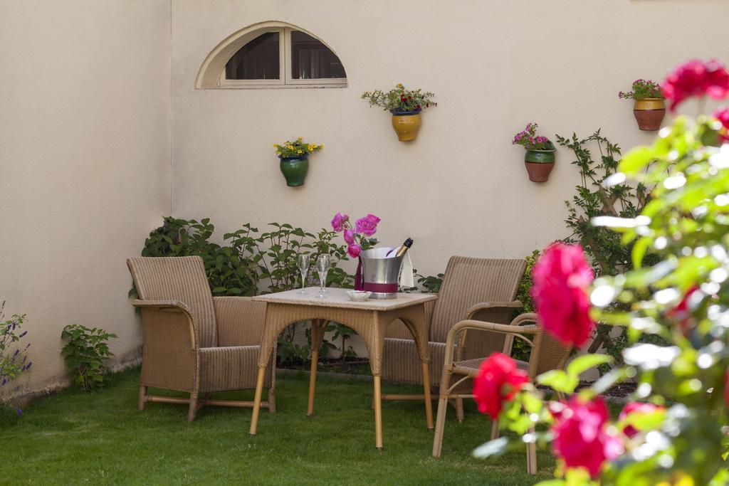 Brit Hotel Le Lion D'Or שינון מראה חיצוני תמונה